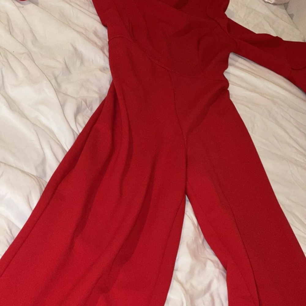 DKNY Women’s Red  Flutter Sleeve Neck Cropped Belted Ju mpsuit  Size 2 Small - Picture 8 of 9